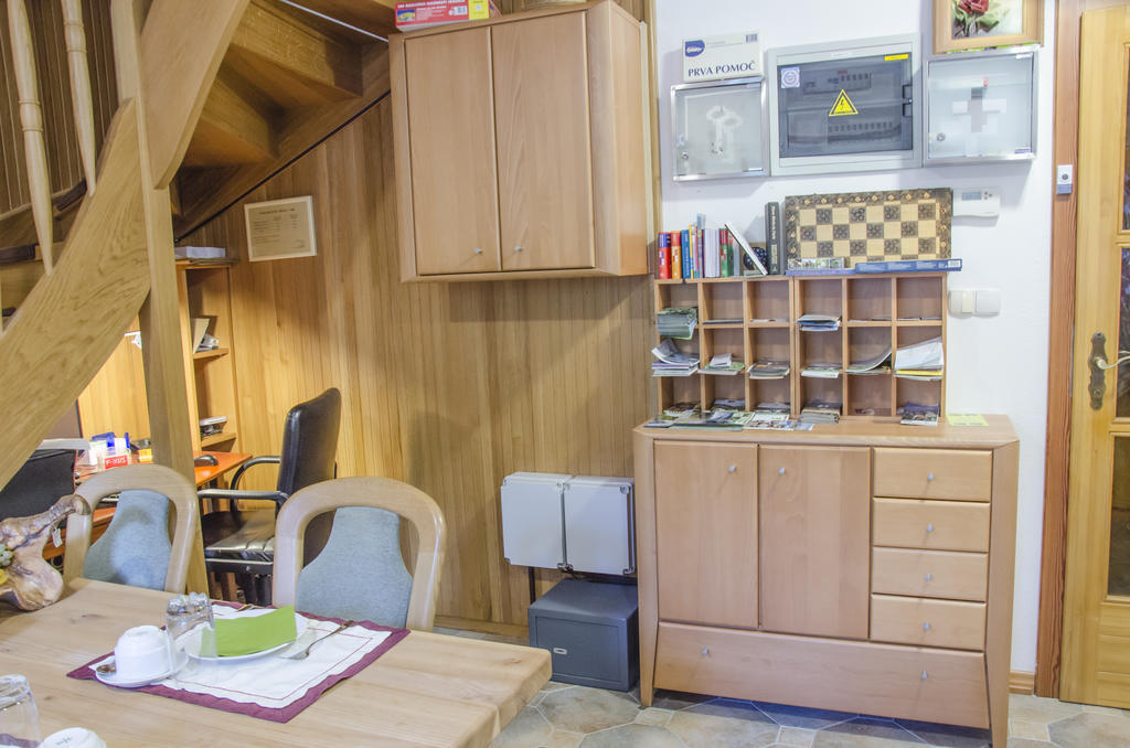 Miskar Rooms Церкниця Екстер'єр фото