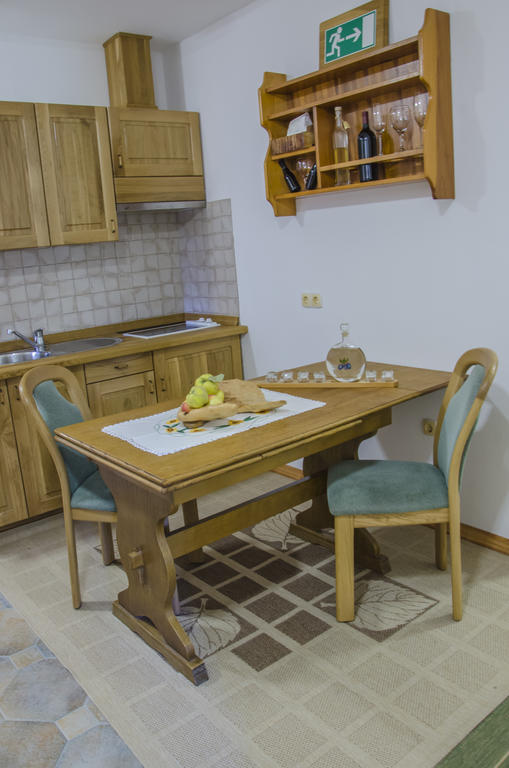 Miskar Rooms Церкниця Екстер'єр фото