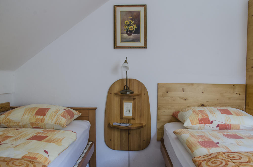 Miskar Rooms Церкниця Екстер'єр фото