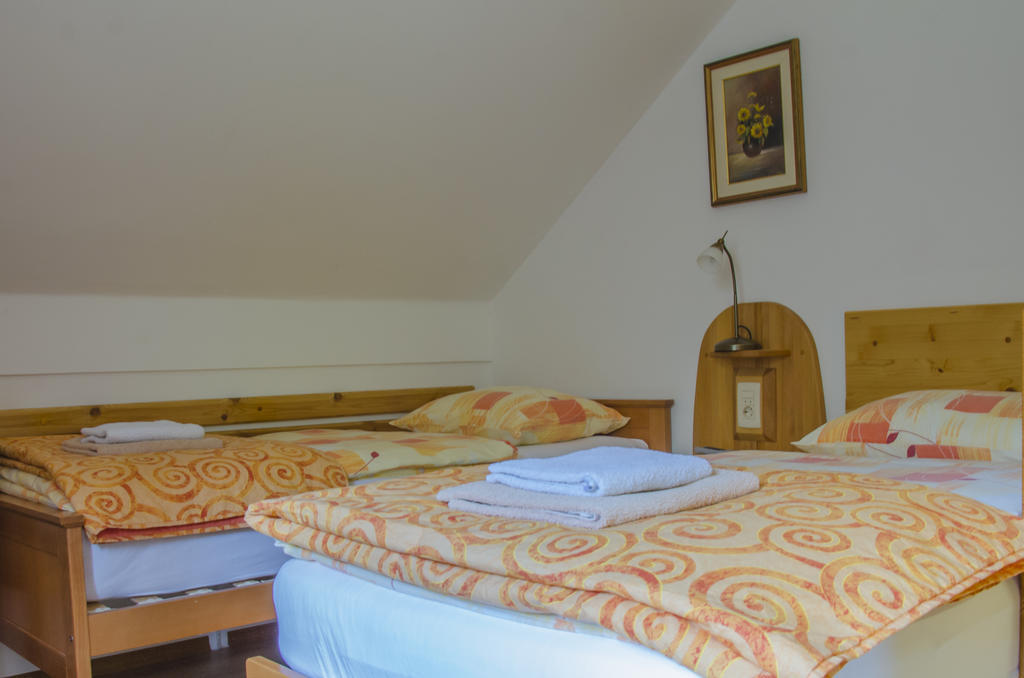 Miskar Rooms Церкниця Екстер'єр фото